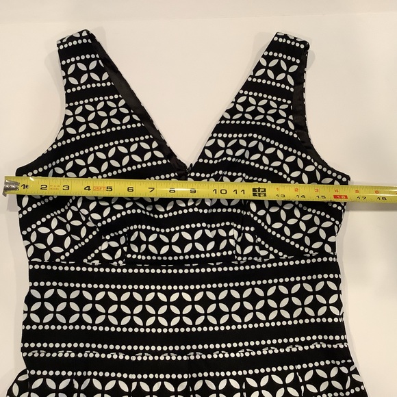 White House Black Market Fit and Flare Dress Size 4 Black and White Geometric - Picture 5 of 10